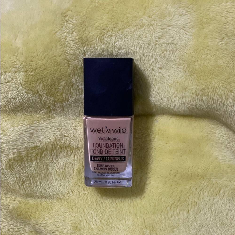 Wet n Wild Cream Foundation Luminous Finish